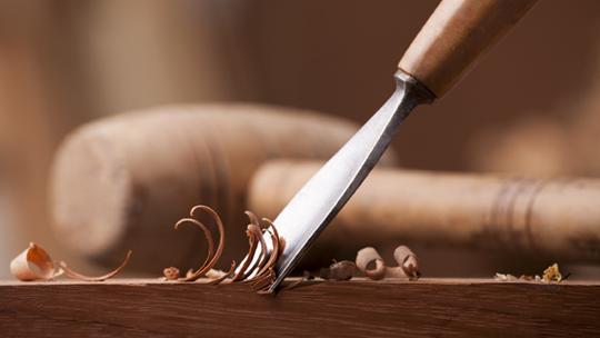 Mobiliario a medida diseñado por uno de los mejores estudios de interiorismo en Alicante con fabricación propia de muebles y cocinas.